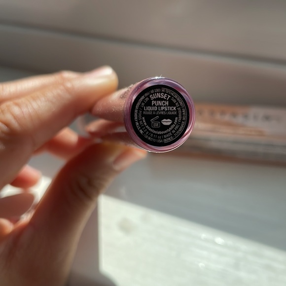 Anastasia liquid lipstick - Picture 3 of 4